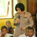 Dalam Rangka Hari Kartini, Polwan Polda Papua Barat Bagikan Tas Untuk Anak Sekolah