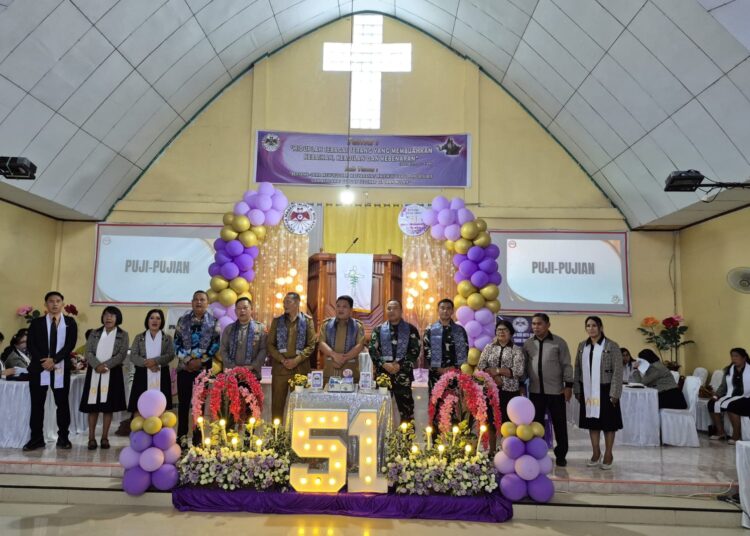 Wujud Sinergi TNI dan Pemerintah Daerah Dalam Kehidupan Beragama, Dandim 1310/Bitung Bersama Wakil Walikota Bitung Hadiri Ibadah Syukur HUT ke-51 GMIM Maranatha Kasawari 