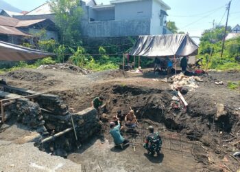 Demi Segera Terwujudnya Jembatan Beton Garuda, Warga dan Babinsa Turun Bantu Proses Pekerjaan