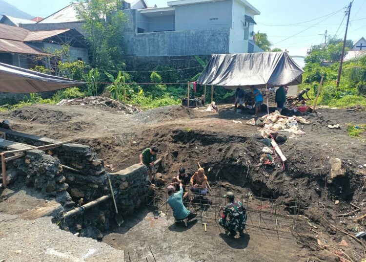 Demi Segera Terwujudnya Jembatan Beton Garuda, Warga dan Babinsa Turun Bantu Proses Pekerjaan