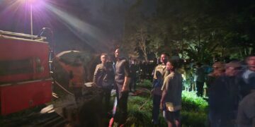 Respon Cepat Polres Jayawijaya, Tangani Kebakaran Dijalan Jb Wenas – Wamena