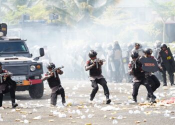 Simulasi Latihan Sispamkota  Antisipasi Penanganan Unjuk Rasa  di Wilayah Hukum Polda Papua Barat