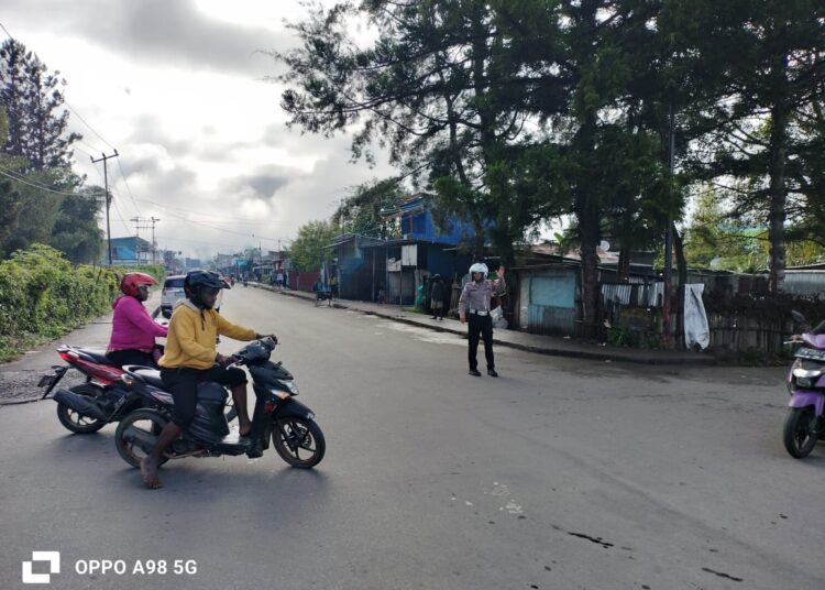 Satlantas Polres Jayawijaya Laksanakan Strong Point Pagi, Wujudkan Kamseltibcar Lantas