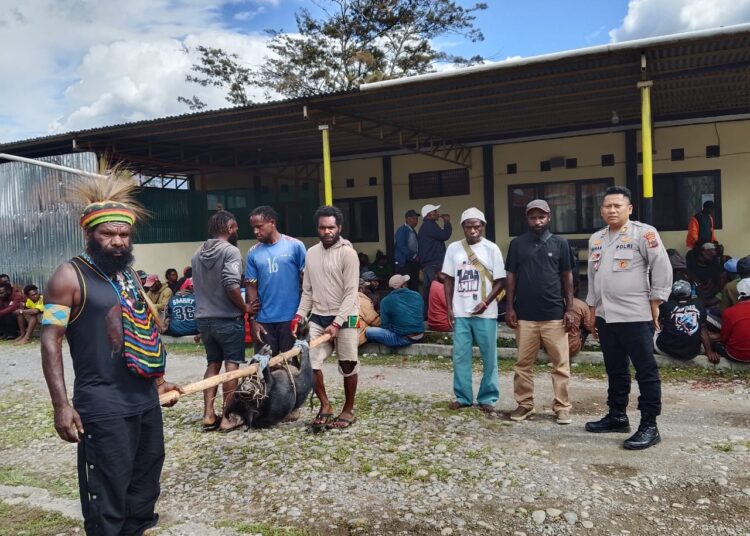 Polsek Wamena Kota Fasilitasi Penyelesaian Pembayaran Maskawin Secara Adat