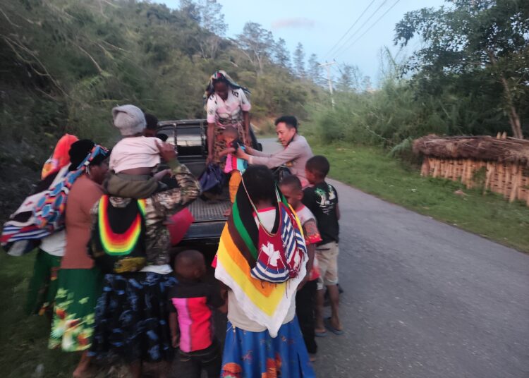 Polsek Bolakme Berikan Bantuan Transportasi Ibadah kepada Warga Distrik Yalengga