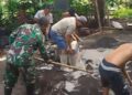Aktif di Lokasi Pembangunan Jembatan, Babinsa Airmadidi Bawah Bantu Aduk Campuran Semen, Pasir dan Kerikil Bersama Warga dan Pekerja