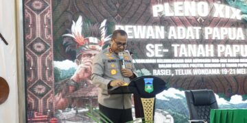 Kapolda Papua Barat Hadiri Pembukaan Pleno XIX Dewan Adat Papua Se-Tanah Papua di Kabupaten Teluk Wondama