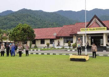 Kapolda Papua Barat Pimpin Apel Pagi dan Berikan Arahan kepada Personel Polres Teluk Wondama