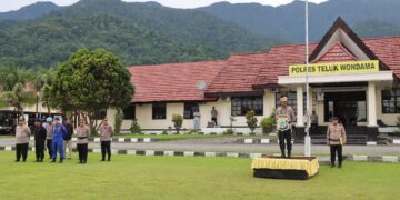 Kapolda Papua Barat Pimpin Apel Pagi dan Berikan Arahan kepada Personel Polres Teluk Wondama