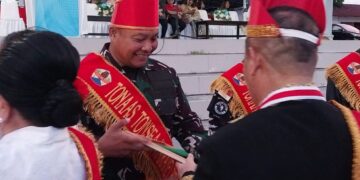 Dandim 1310/Bitung Terima Pengukuhan Gelar Adat Tonsea Minahasa pada Parade Nusantara Kota Bitung Peringati Harkitnas Ke-118 Tahun 2026