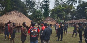 Patroli Gabungan Polsek Wamena Kota dan Brimob Yon A Jaga Stabilitas Keamanan Pasca Bentrok Antar Suku