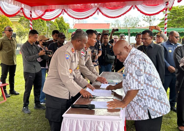 Pengamanan Mediasi Adat dan Tradisi Patah Panah Wujudkan Perdamaian Suku Lanny dan Yali di Jayawijaya
