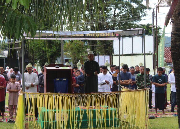 Momentum Perkuat Iman dan Pererat Hubungan Silaturahmi TNI dan Masyarakat, Kodim 1310/Bitung Gelar Sholat Idul Adha 1447 H dan Serahkan Hewan Qurban