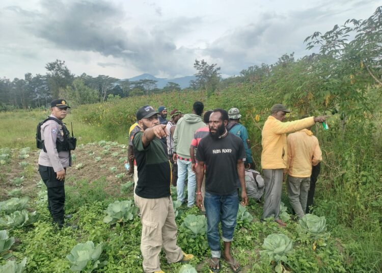 Prosesi Adat Bakar Darah Berlangsung Aman di Kampung Husoak