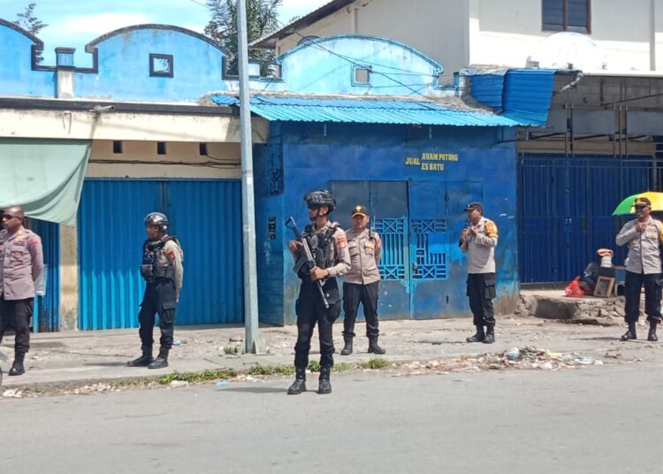 Sat Binmas Polres Jayawijaya sampaikan imbauan kamtibmas melalui mobil penerangan