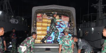 Peduli Bencana, Danrem 131/Santiago Tinjau Langsung Keberangkatan Bantuan Bahan Makanan dan Obat-Obatan untuk Korban Gempa Sangihe