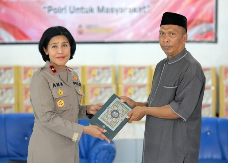 Penyerahan Bantuan Sosial Dalam Rangka Hari Bhayangkara Ke-80 di Pesantren Hidayatullah Anday
