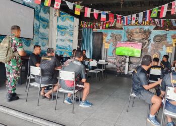 Jalin Kebersamaan dengan Warga, Kodim 1310/Bitung Nonton Bareng Piala Dunia 2026