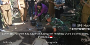 Wujud Nyata Kepedulian TNI-AD Kepada Masyarakat, Dandim 1310/Btg yang diwakili oleh Danramil 1310-05/Kauditan, Melaksanakan Peletakan Batu Pertama Pembangunan Jembatan Garuda di Desa Paslaten Kec. Kauditan Kab. Minahasa Utara