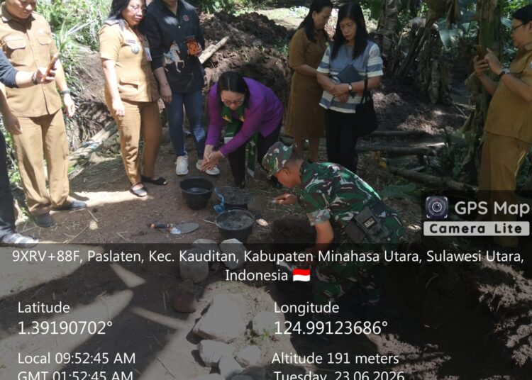 Wujud Nyata Kepedulian TNI-AD Kepada Masyarakat, Dandim 1310/Btg yang diwakili oleh Danramil 1310-05/Kauditan, Melaksanakan Peletakan Batu Pertama Pembangunan Jembatan Garuda di Desa Paslaten Kec. Kauditan Kab. Minahasa Utara