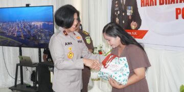 Puncak Bakti Kesehatan Hari Bhayangkara Ke-80, Polda Papua Barat Perkuat Pelayanan Kesehatan dan Kepedulian Sosial Kepada Masyarakat