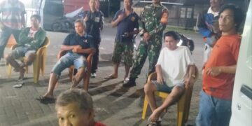 Meriah dan Penuh Keakraban, Personel Koramil 1310-04/Dimembe Nobar Piala Dunia Bersama Masyarakat Tatelu Rondor