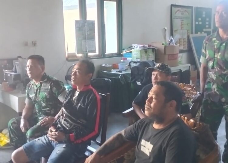 Nobar Personel Kodim 1310/Bitung Bersama Masyarakat Ciptakan Suasana Akrab