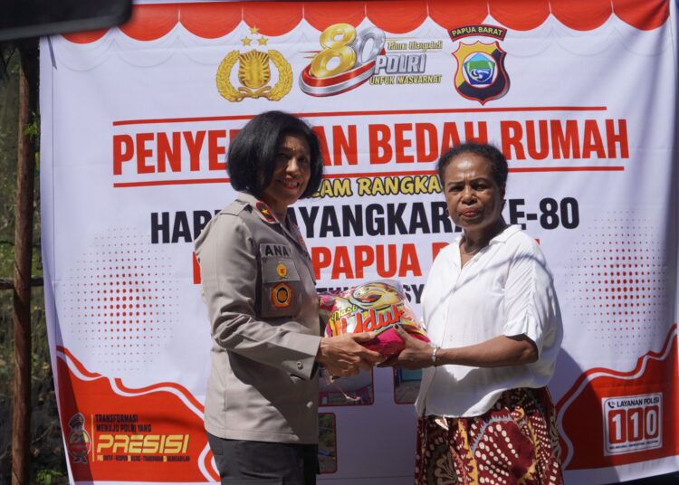 Sambut Hari Bhayangkara ke-80, Polda Papua Barat Serahkan Bantuan Sumur Bor dan Bedah Rumah bagi Masyarakat di Manokwari