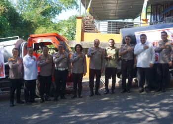 Polda Papua Barat Berikan Bantuan Air Bersih dalam Rangka Hari Bhayangkara ke-80