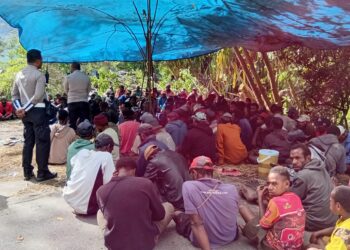 Polres Jayawijaya Fasilitasi Pertemuan Penyelesaian Permasalahan Laka Lantas Yang Menimpa Alm. Bartol Wilil