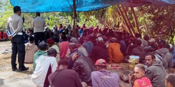 Polres Jayawijaya Fasilitasi Pertemuan Penyelesaian Permasalahan Laka Lantas Yang Menimpa Alm. Bartol Wilil