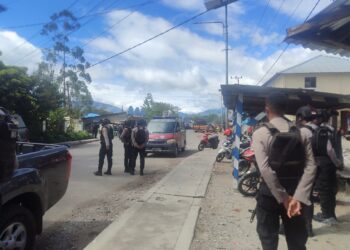 Waka Polres Jayawijaya Pimpin Patroli dan Berikan Himbauan Kamtibmas di Kota Wamena