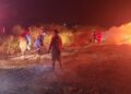 Personel Kodim 1310/Bitung Bersama Tim Damkar Pemkab Minut, Sigap Bantu Padamkan Kebakaran Lahan PT. FOI di Desa Wineru