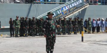 Dandim 1310/Bitung sebagai Danup Pada Upacara Pemberangkatan Karya Bakti Skala Besar Kodam XIII/Merdeka TA 2026 ke Kepulauan Talaud dan Sangihe