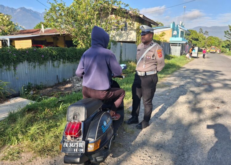 Satlantas Polres Jayawijaya Laksanakan Strong Point Pagi, Wujudkan Kelancaran Lalu Lintas dan keselamatan Masyarakat