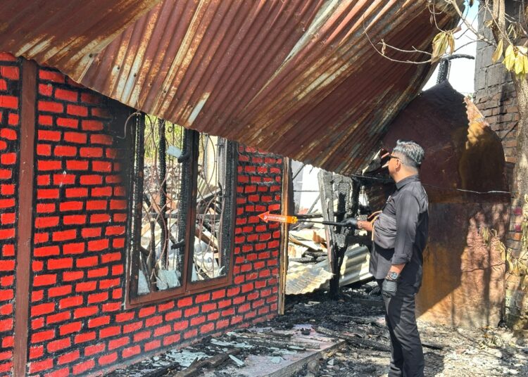 Sat Reskrim Polres Jayawijaya Laksanakan Olah TKP Kebakaran Rumah di Jalan Tolmis