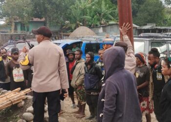 Bhabinkamtibmas Kampung Honai Lama 1 Ajak Warga Bersama Jaga Kamtibmas Jelang Agenda Kalender Kamtibmas
