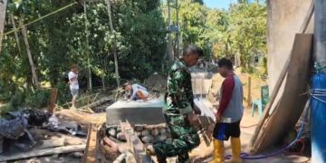 Bakti Nyata TNI untuk Rakyat, Jembatan Perintis Garuda Desa Kokoleh Dua Masuki Tahap Pemasangan Besi Jembatan dan Pengelasan Tiang Kedudukan Tepi Jauh