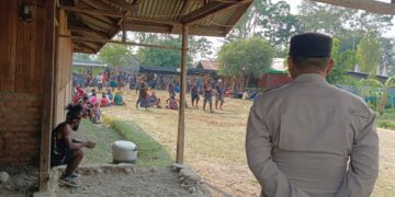 Polsek Wamena Kota Monitoring Pembayaran Denda Adat, Wujud Sinergi Jaga Perdamaian Pasca Konflik di Jayawijaya