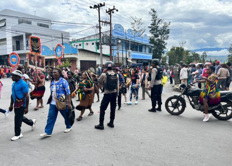 Polres Jayawijaya Amankan Karnaval Budaya, Pastikan Rangkaian Kegiatan Berjalan Tertib dan Kondusif