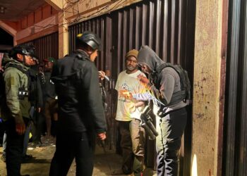 Patroli Gabungan Polres Jayawijaya Pastikan Karnaval Budaya dan Aktivitas Masyarakat Berjalan Aman