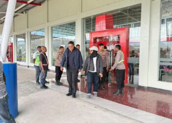 Kapolres Jayawijaya Antar Kepulangan Kabidkeu Polda Papua Usai Kunjungan Kerja