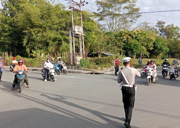 Satlantas Polres Jayawijaya Hadir Sejak Pagi, Jaga Kelancaran Lalu Lintas di Wamena