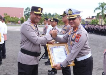 Kapolda Papua Barat Pimpin Upacara Pemberian Penghargaan Satker Peraih Predikat WBK Tahun 2025 dan IKPA Terbaik Triwulan II Tahun 2026