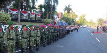 Kenang Perjuangan dan Jasa Para Pahlawan dalam Merebut Kemerdekaan, Dandim 1310/Bitung Bersama Pejabat Forkopimda Bitung Ikuti Upacara Taptu dan Pawai Obor HUT ke-81 RI