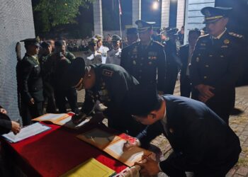 Sambut HUT Ke-81 Kemerdekaan RI, Dandim 1310/Bitung Pimpin Apel Kehormatan dan Renungan Suci di TMP Pakadoodan-Bitung