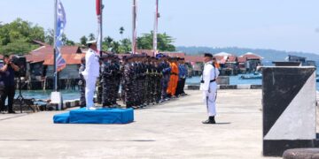 Upacara Ziarah Laut Peringati HUT ke-81 Kemerdekaan RI, Forkopimda Papua Barat Tabur Bunga untuk Mengenang Jasa Para Pahlawan