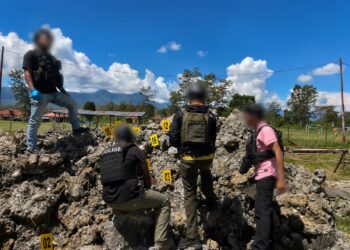 Identifikasi Satreskrim Polres Jayawijaya Olah TKP Gangguan Tembakan di Polsek Asologaima, Satgas Operasi Damai Cartenz Berikan Dukungan Pengamanan