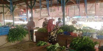 Polsek Bomberay Dampingi Pembagian 200 Masker Gratis untuk Warga di Tengah Karhutla