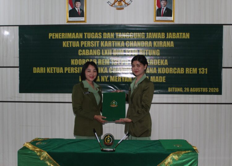Perkuat Organisasi Persit di Lingkungan Koorcab Rem 131 PD XIII/Merdeka, Ny. Meryah Dewa Made Terima Tugas dan Tanggung Jawab Jabatan Ketua Persit KCK Cabang LXII Dim 1310/Bitung